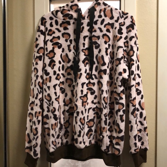 2xHost pick NWT Adorable leaped print hoodie - Picture 5 of 6